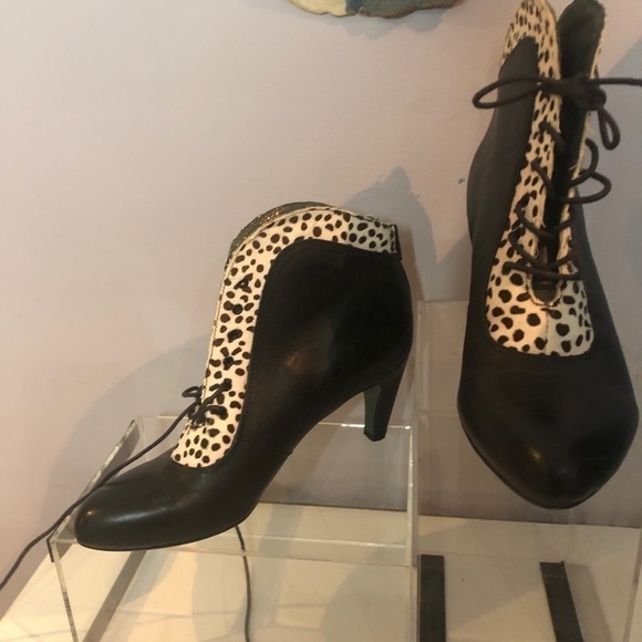 Poetic license boots size 39.5 leather with pony hair in a animal print. - Picture 6 of 7